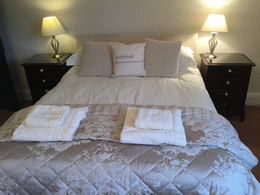 Cowslip with king sized bed